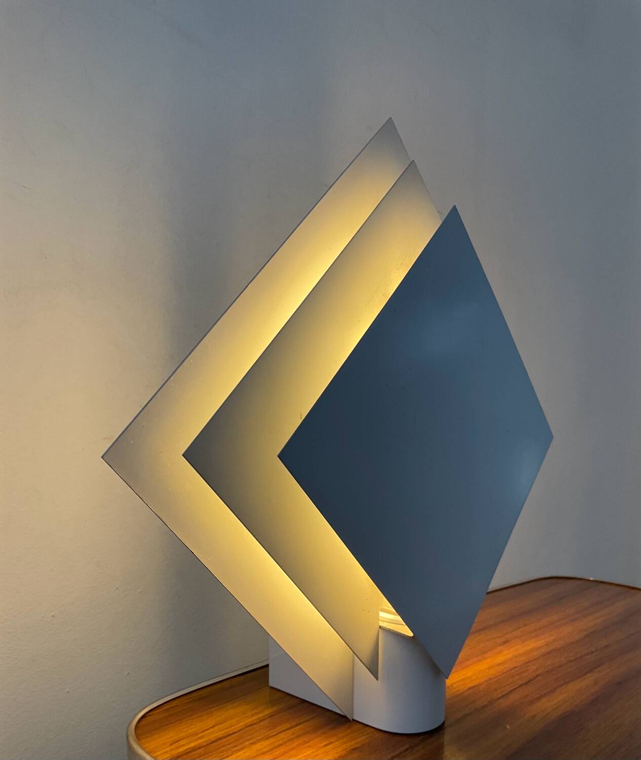 Scandinavian “Plaza” wall light for Lumiance 1980s