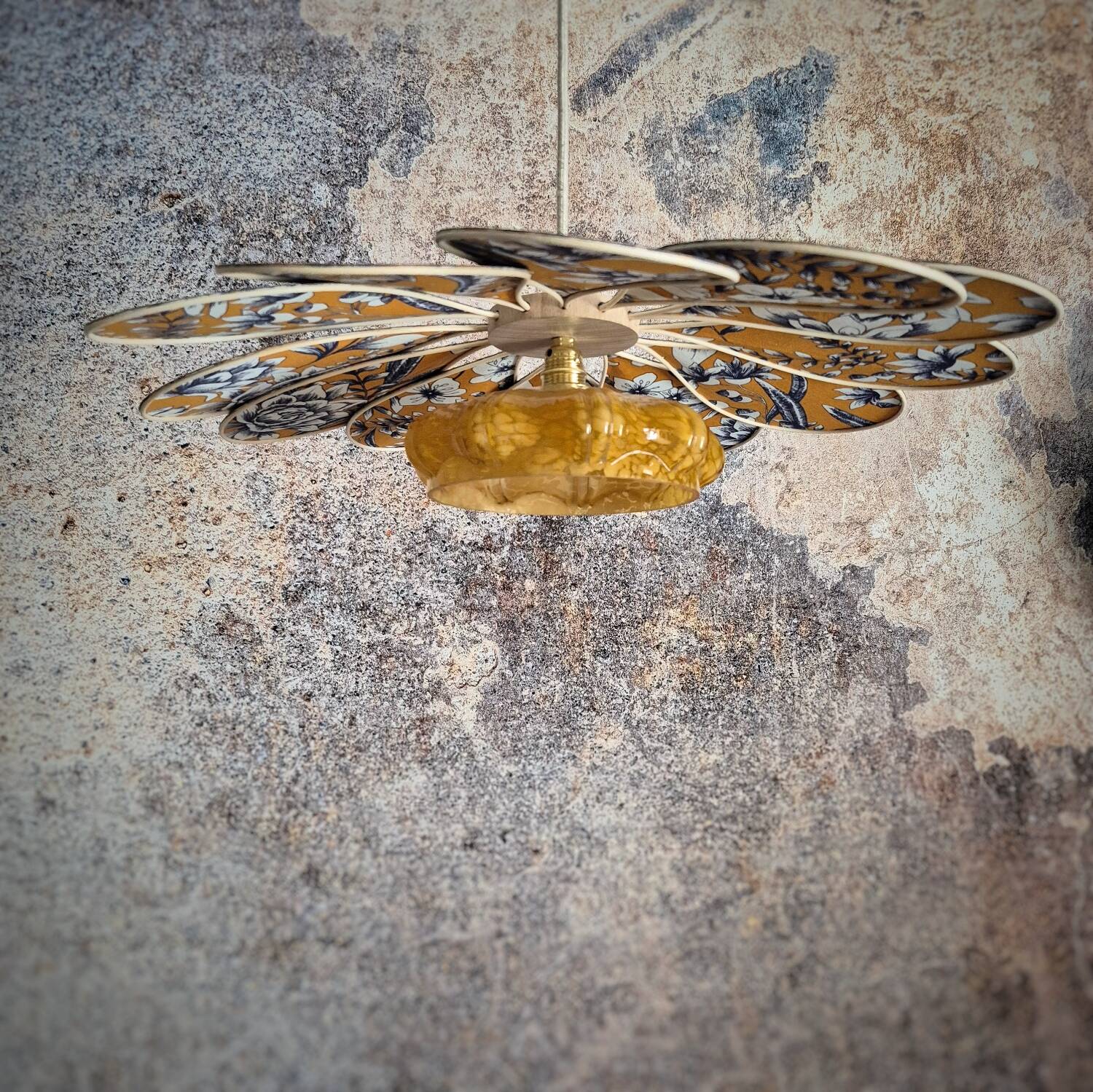 Pendant light, chandelier, rattan flower petals and vintage globe