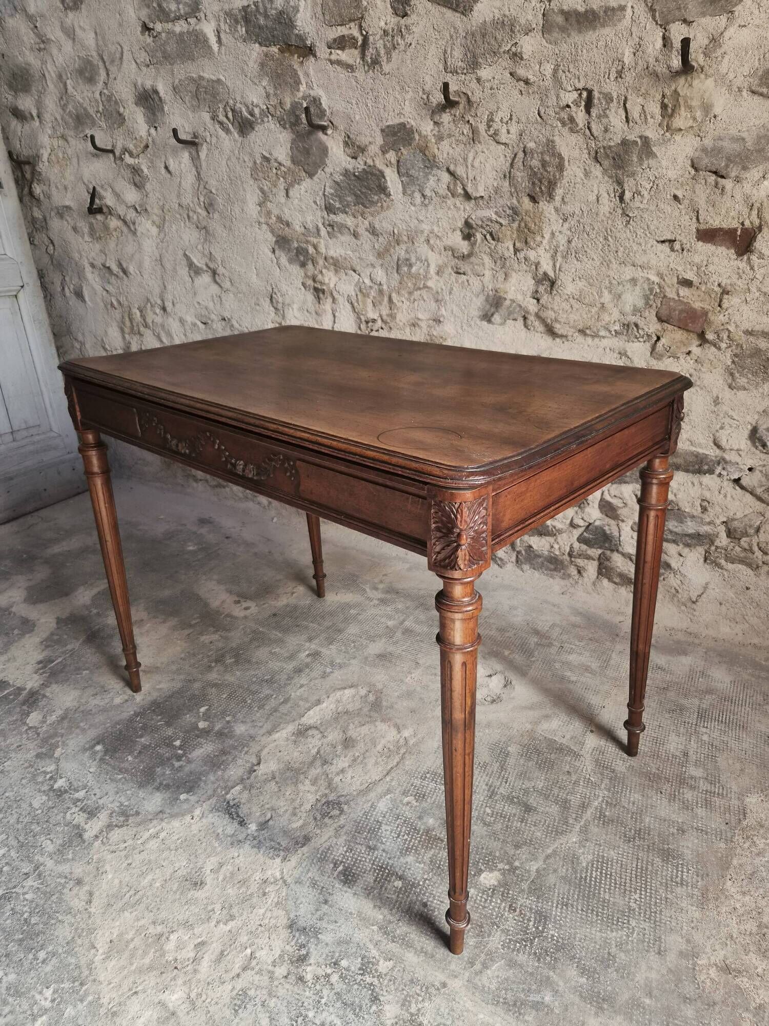 French antique writing desk in walnut, Louis XVI style, late 19th century, circa 1880–1900.