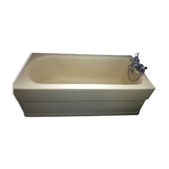 Bathtub washbasin bidet vintage yellow