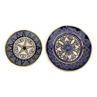 2 Assiettes en faïence émaillée signée HB Quimper • Décor broderie ou perlé de Pierre Poquet en reli