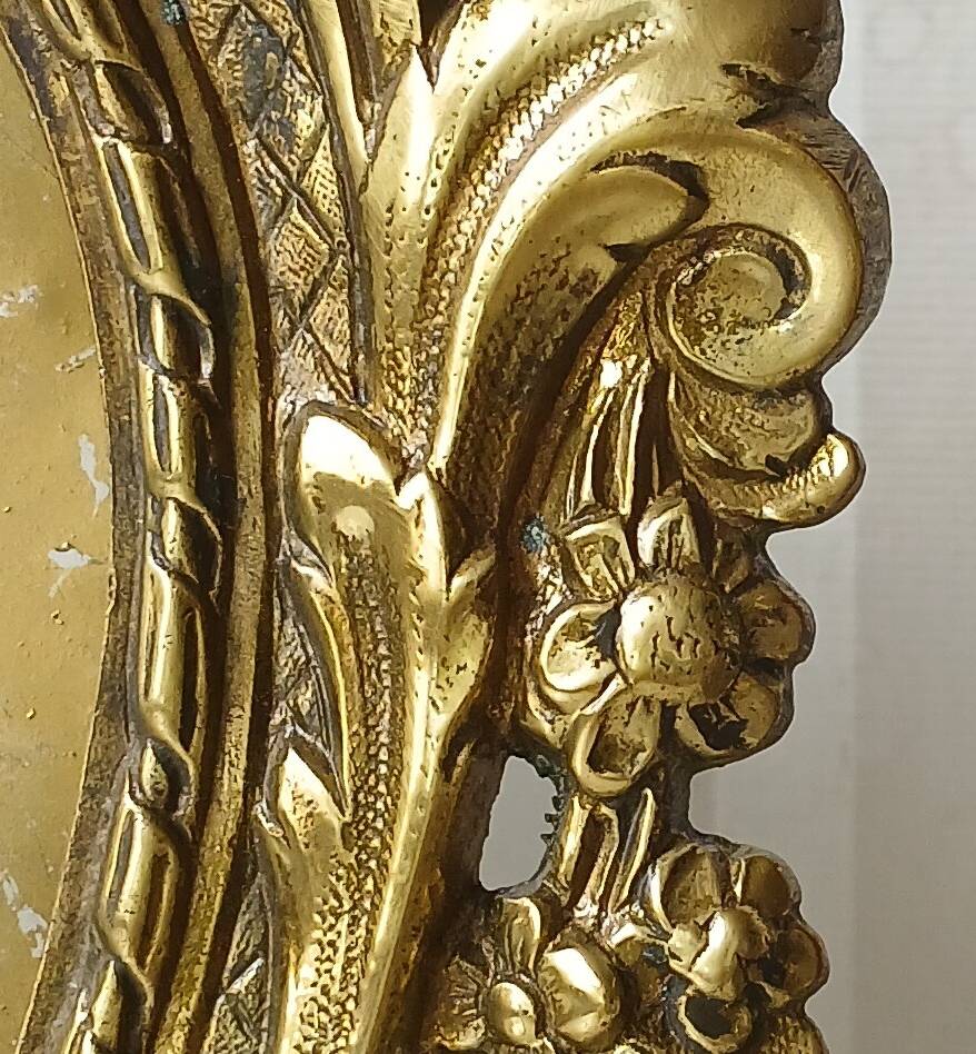 19th century "Victorian" double frame, gilded bronze decorated with acanthus & flower garlands