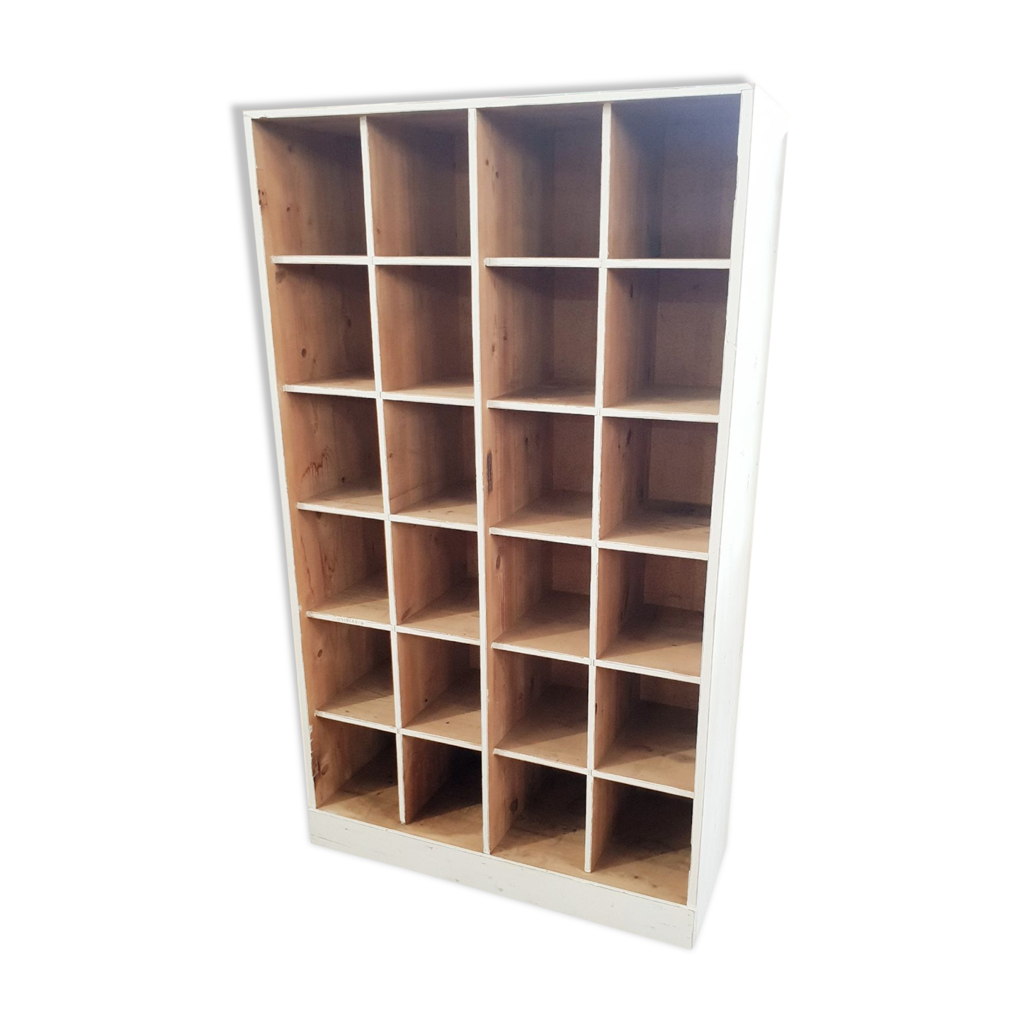 Trade furniture with lockers