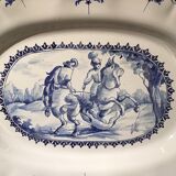 Oval plat in earthenware decorated with a hunting scene signed