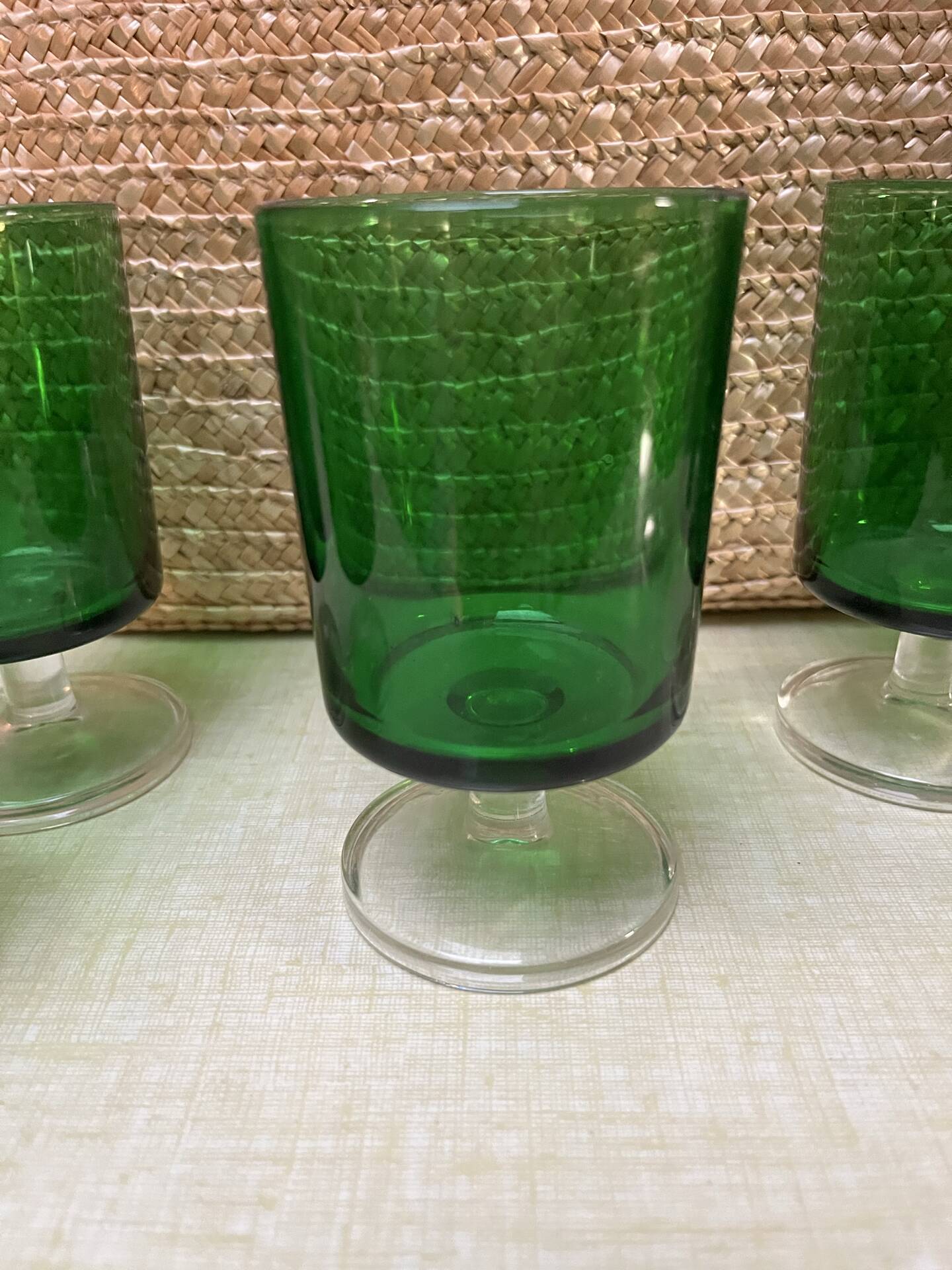5 stemmed glasses