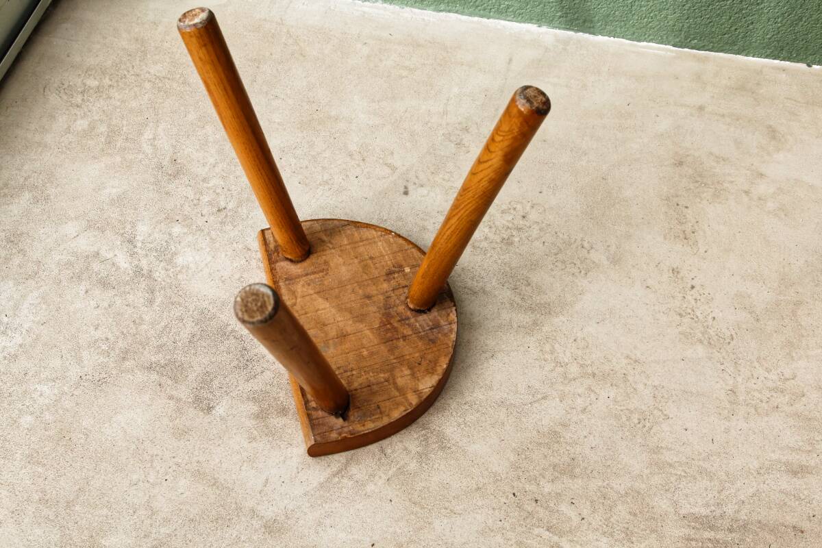 Tripod cowherd stool