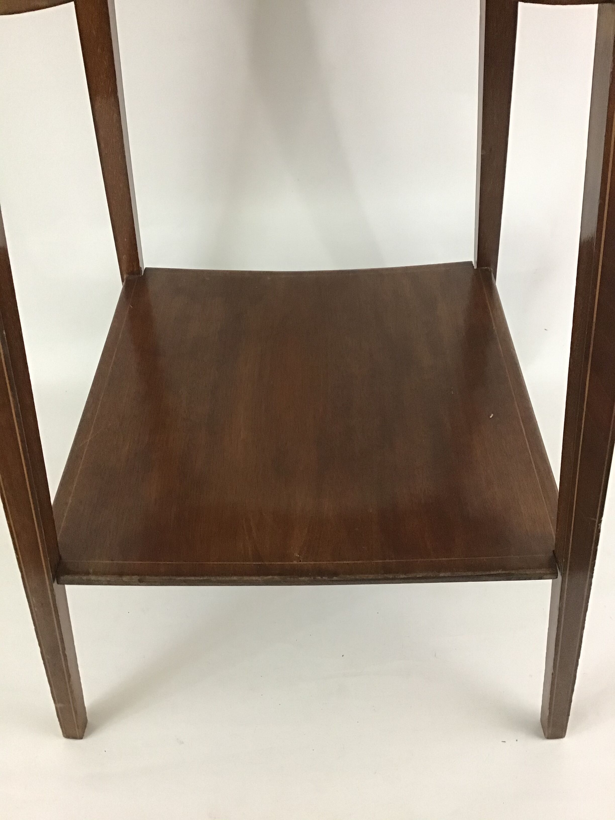 Varnished wooden sellette