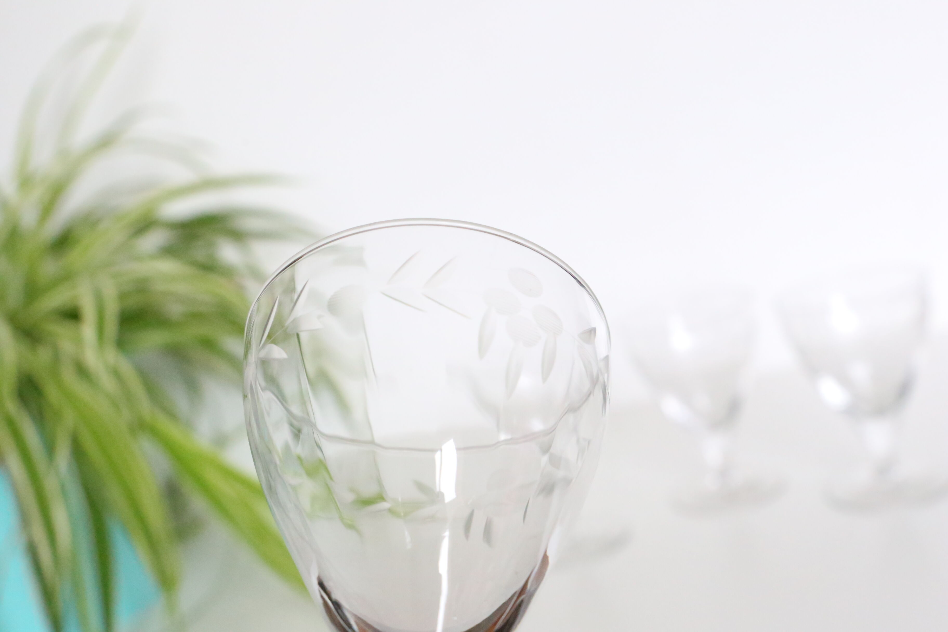 Set of 6 chiselled glass wine glasses, 1930