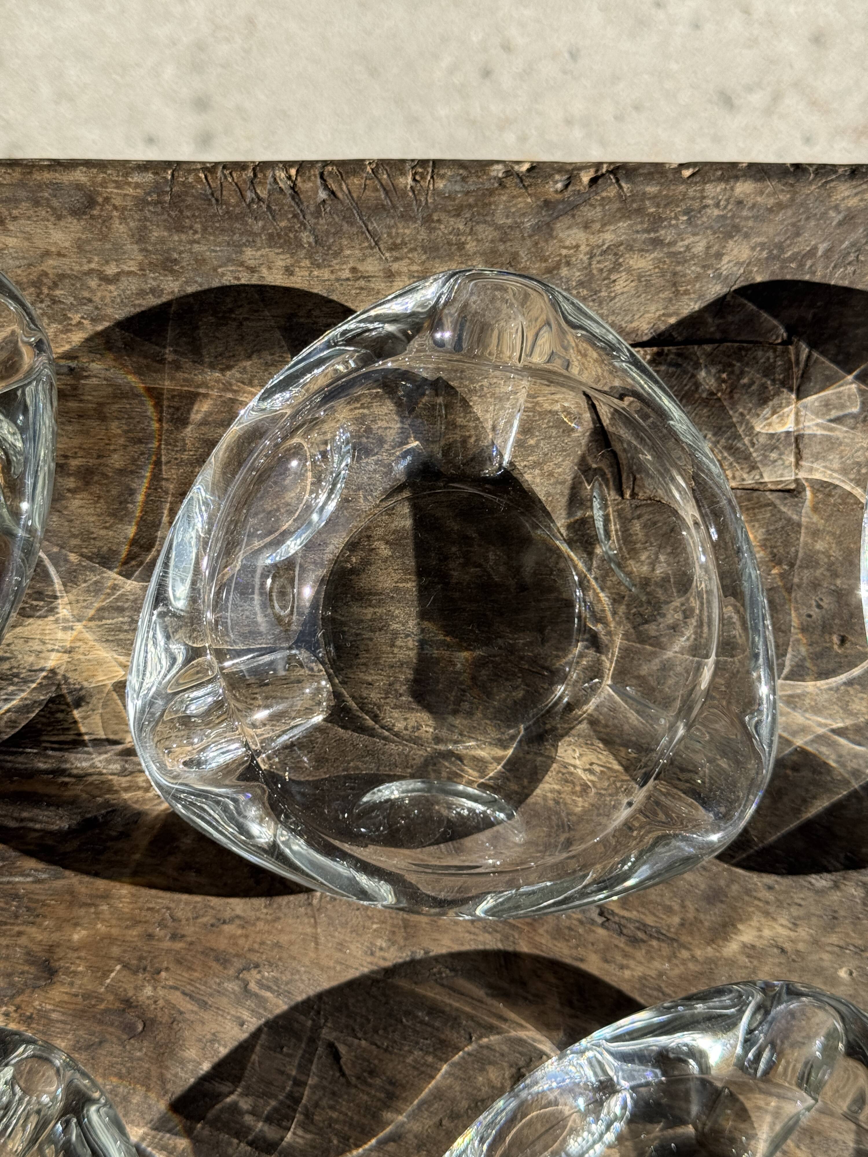 Set of 14 triangular glass ashtrays D13
