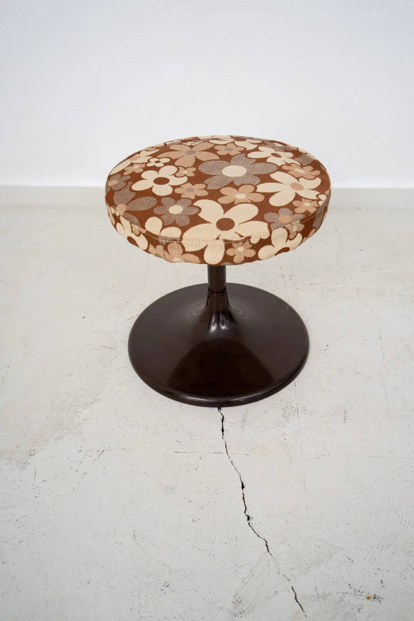 TABOURET FLEURI DES ANNÉES 1960