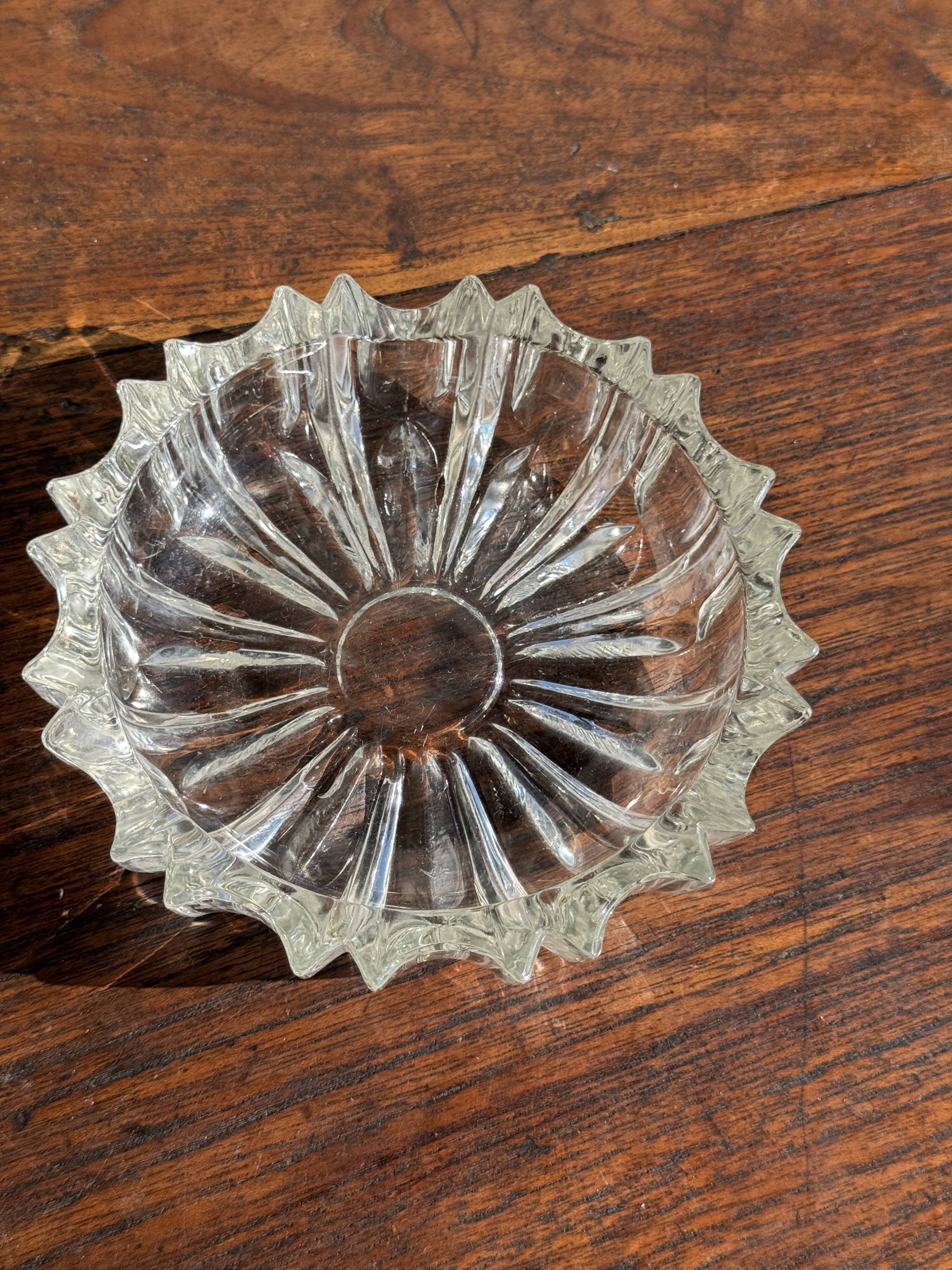 Vintage glass ashtray with scalloped edge D13 H3.5