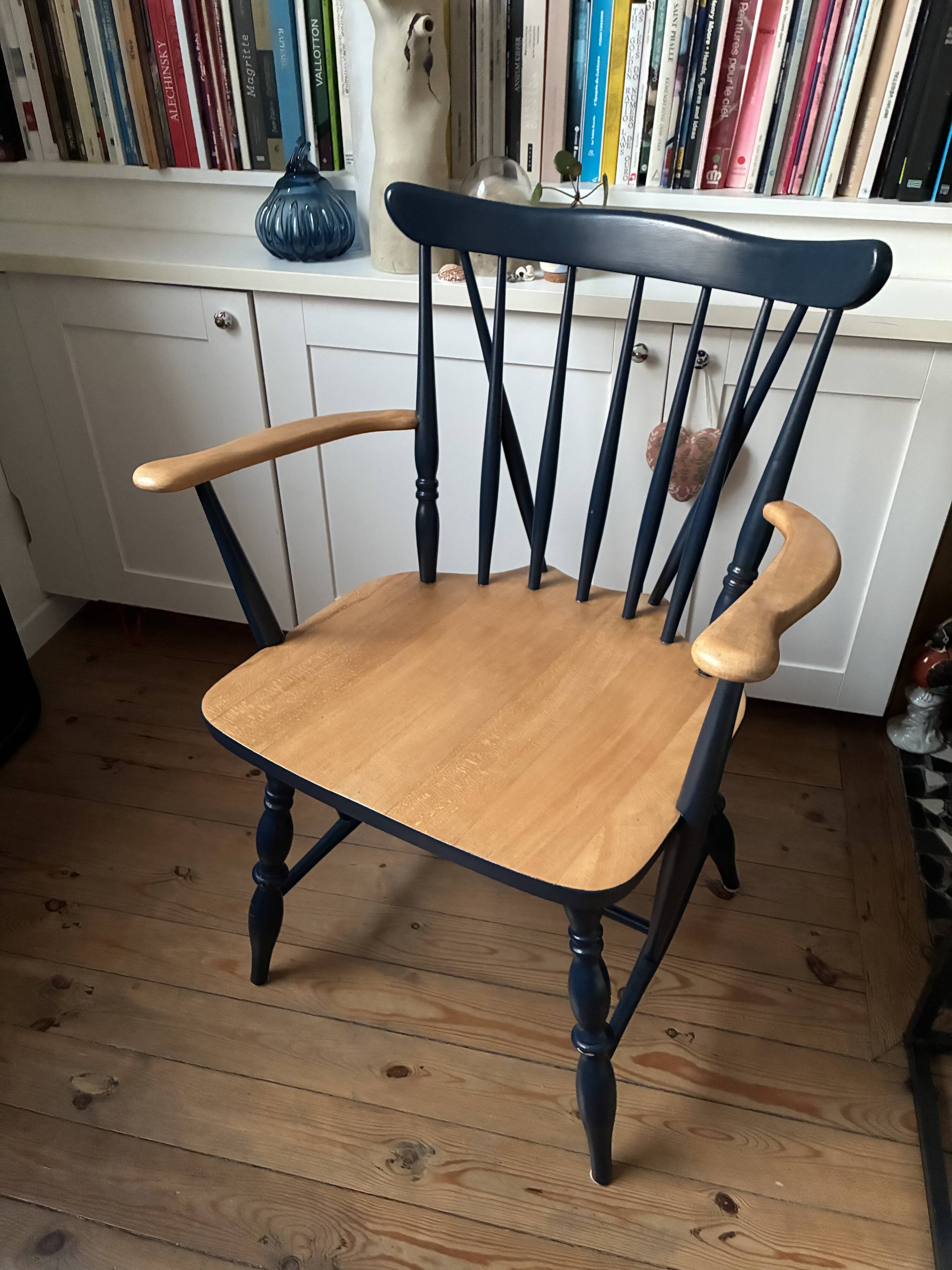 Scandinavian chair in wood and navy blue