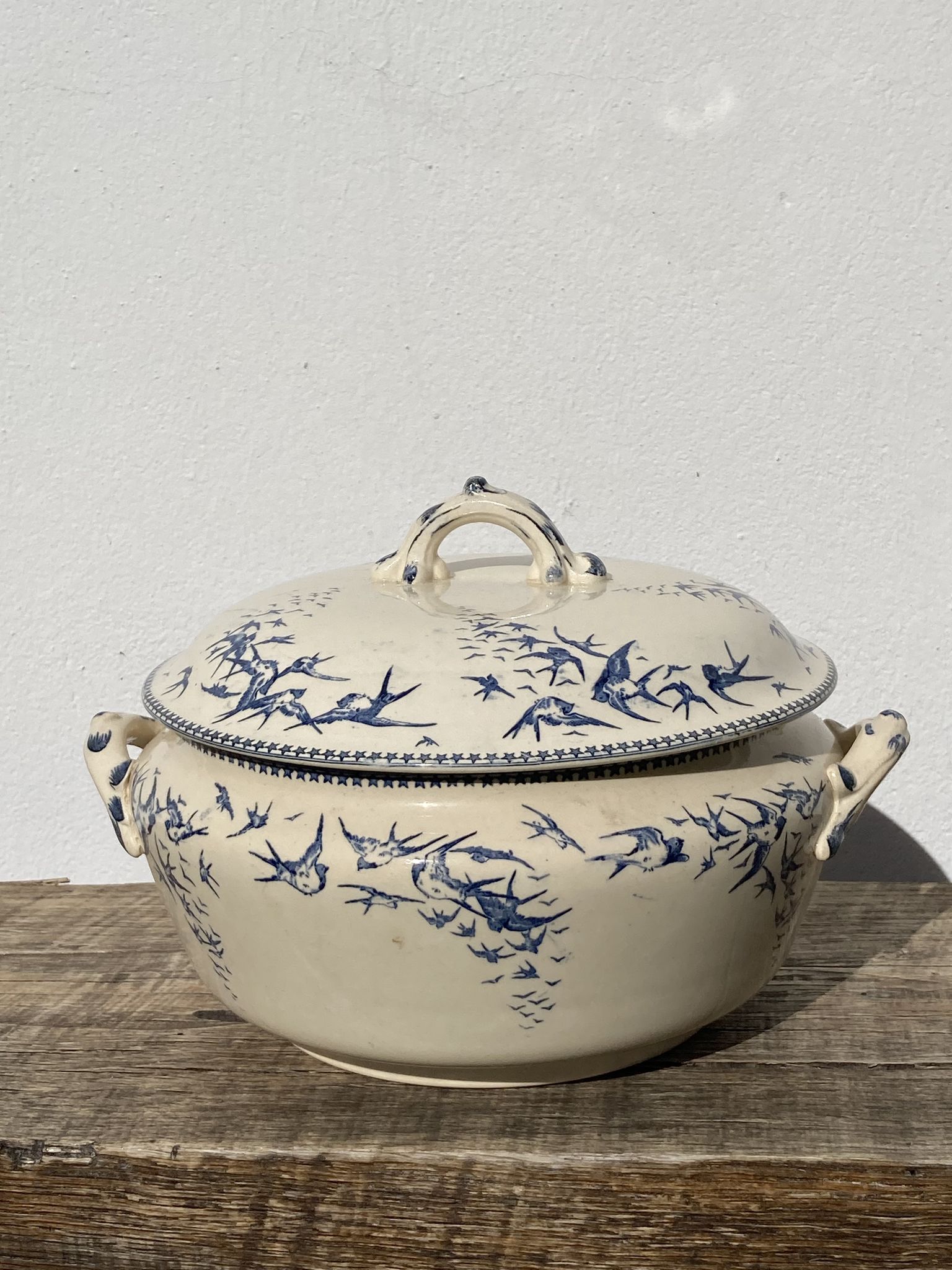 Iron earth tureen, Hirondelle model from the Lafitte factory in Bordeaux - old earthenware