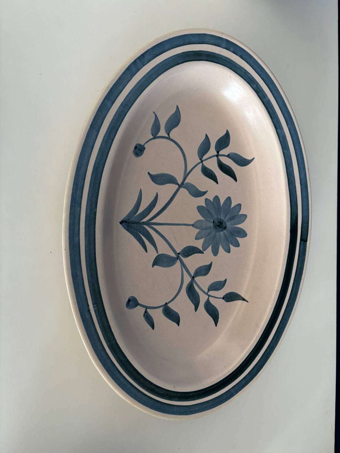 Plat de service Longchamp fleur bleue