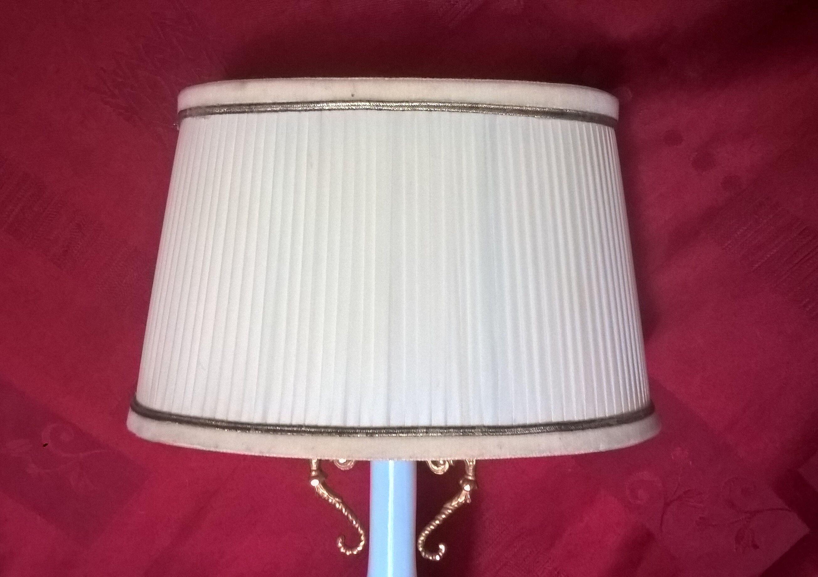 Amphora lamp with zoomorphic handles