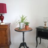 Tripod pedestal table