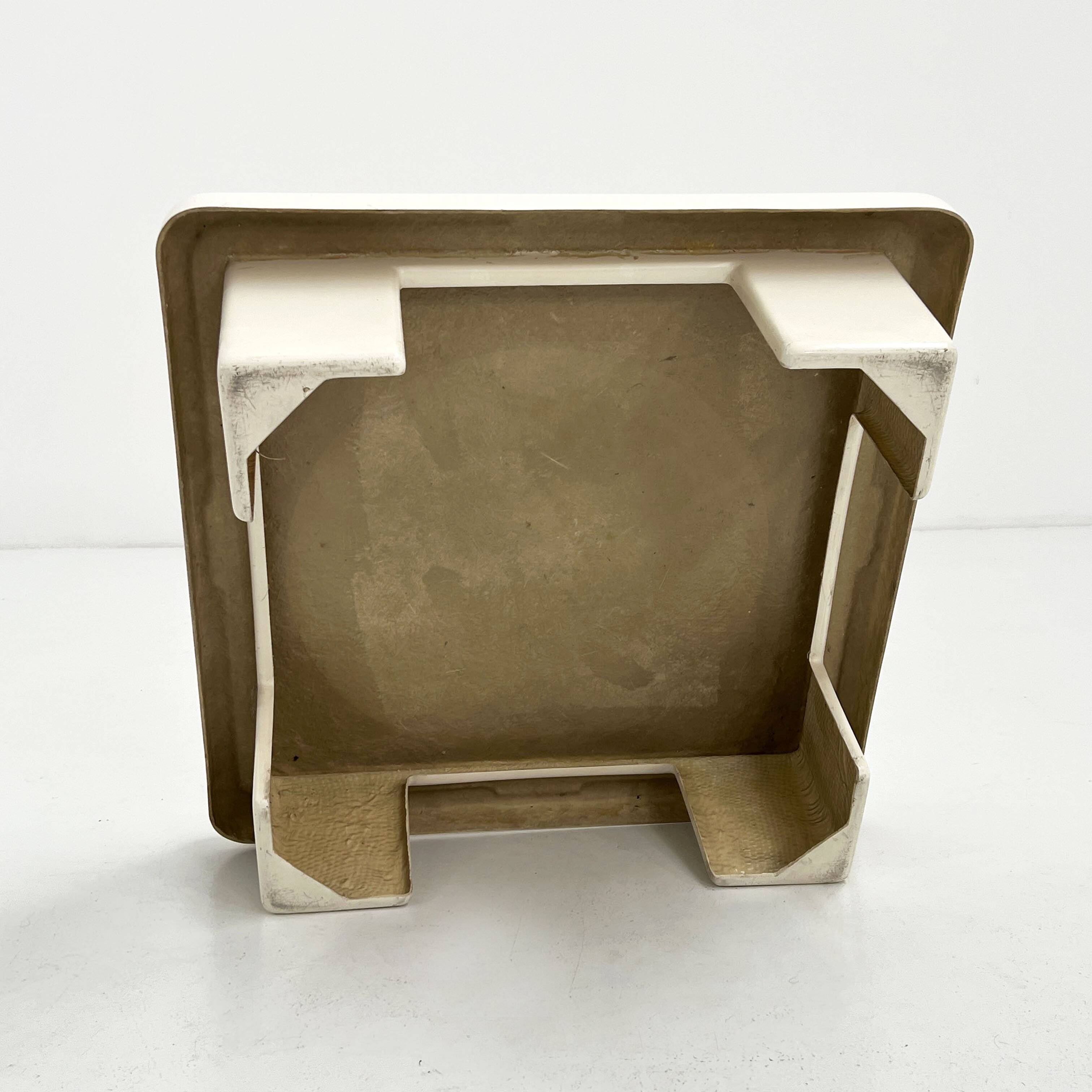 Table d'appoint en fibre de verre Saporiti, 1970