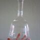 Carafe à vin ancienne - verre gravée d'une frise d'entrelacs