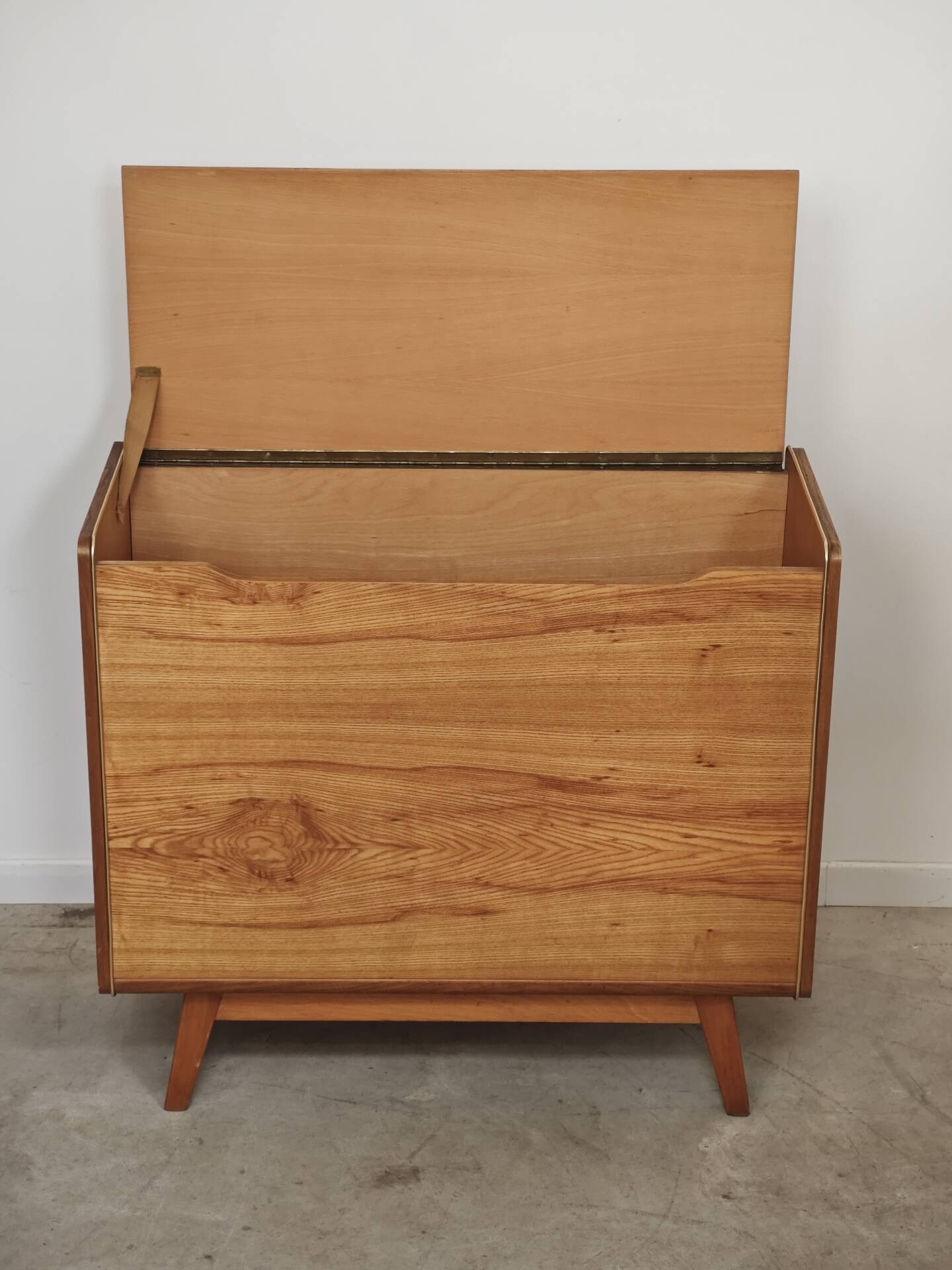 Cover chest, toy chest Landsman and Nepozitek Jitona.