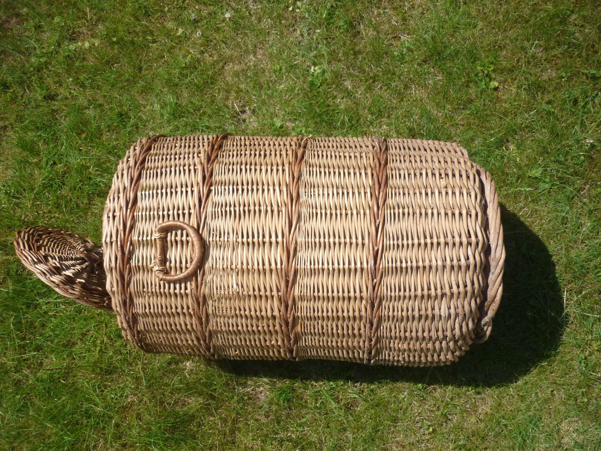 Rattan basket with lid
