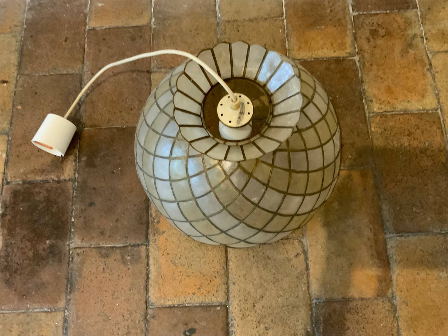 Mother-of-pearl pendant lamp Selency x Monoprix Croisé Laroche