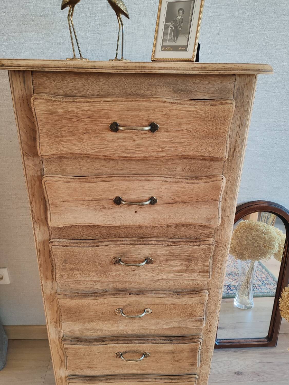 Oak chest of drawers