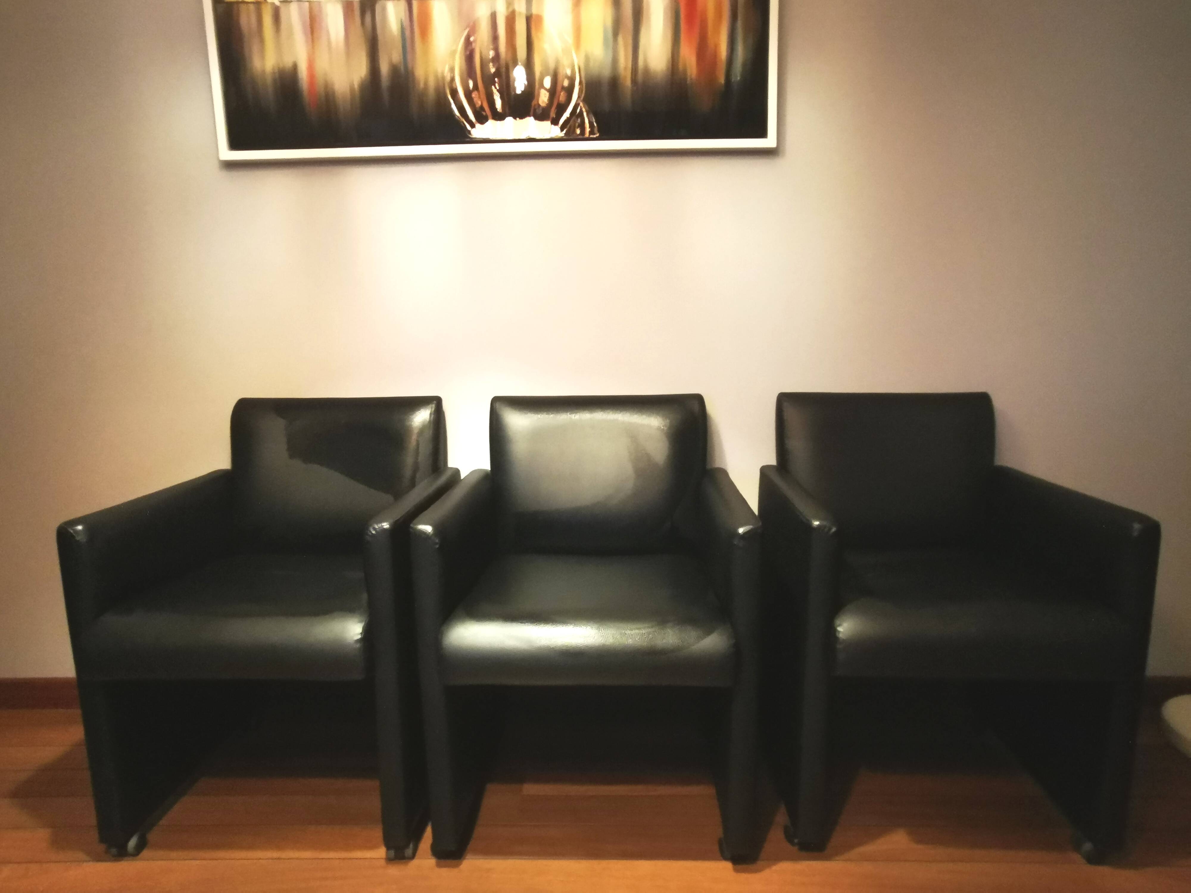 6 faux leather chairs on wheels