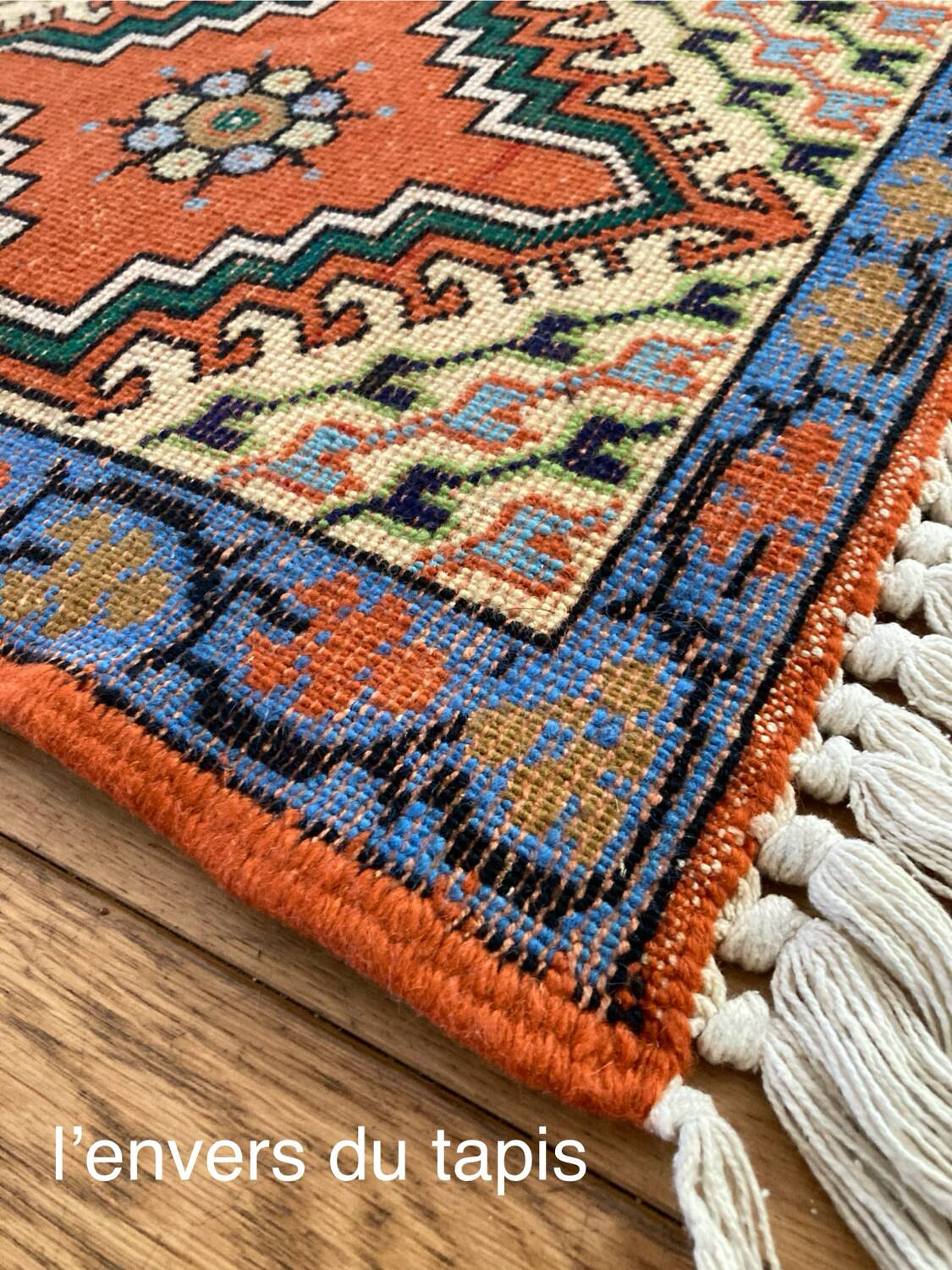 Oriental rug in hand-woven wool from the 20th century