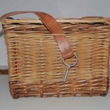 Old artisanal wicker picnic basket 50