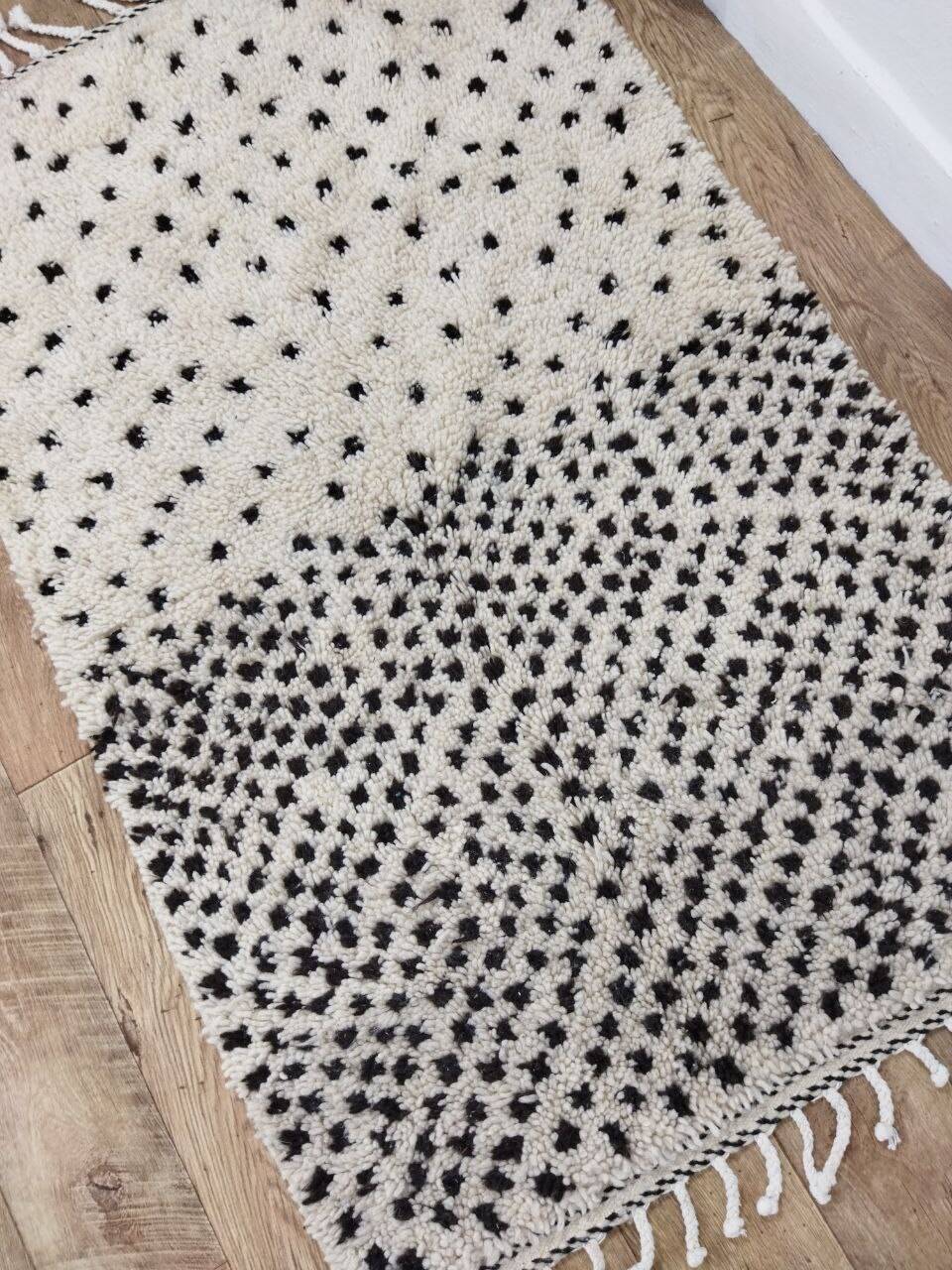 Handcrafted Moroccan Berber Rug 150 X 92 CM
