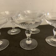 6 coupes à champagne anciennes en cristallin soufflé