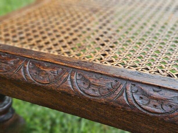 Round Table Set with 4 Character Carved Oak Chairs