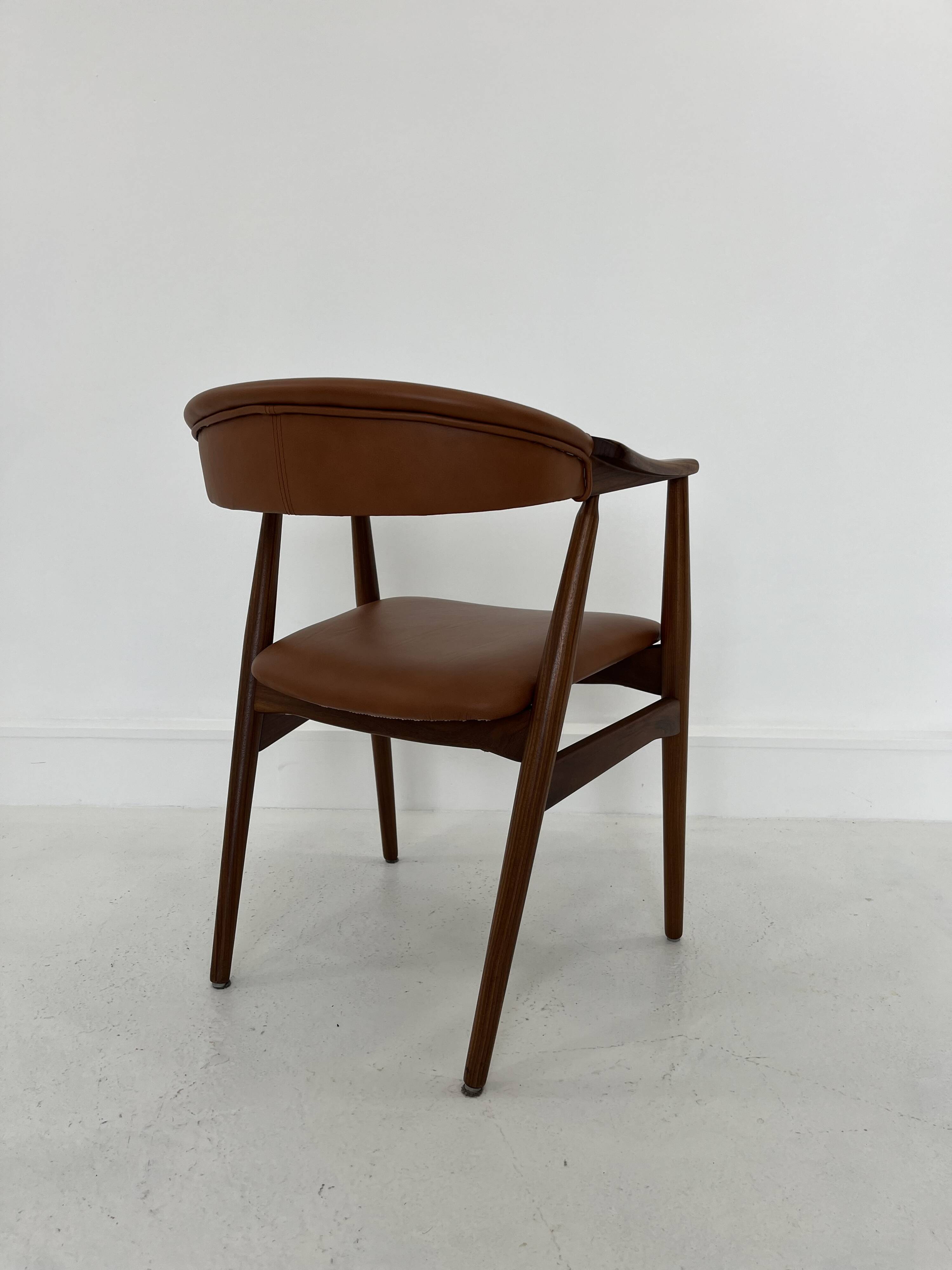 Fauteuil en Teck et Cuir Marron par Th. Harlev pour Farstrup Møbler, années 1960