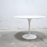 Round marble tulip table by E. Saarinen for Knoll International Editions