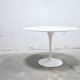 Round tulip table in marble by E. Saarinen for Knoll International