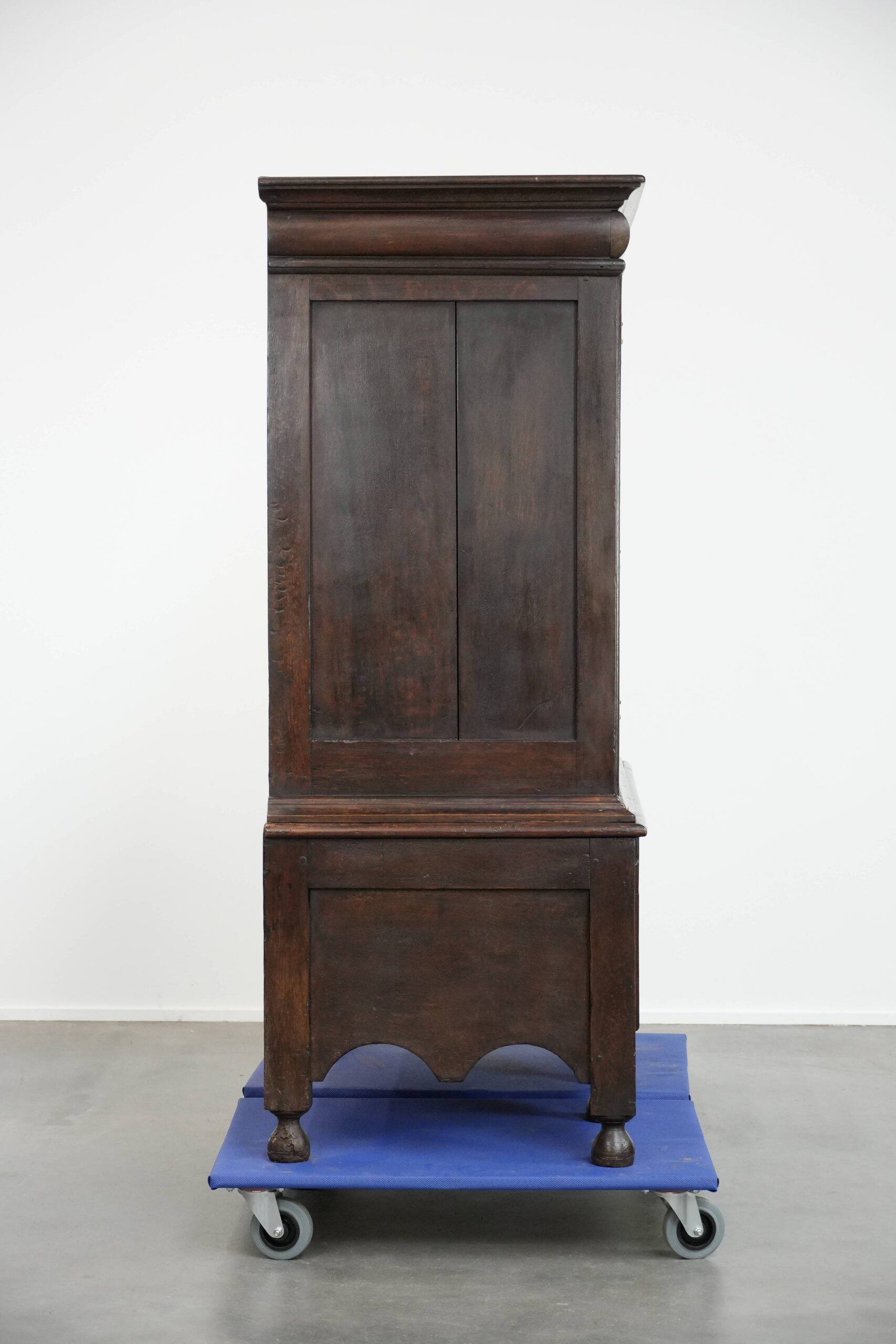 Unique commode anglaise antique du début du XVIIIe siècle
