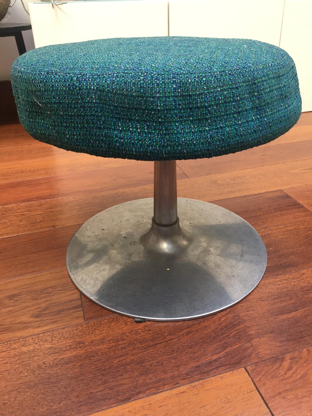 Swivel stool