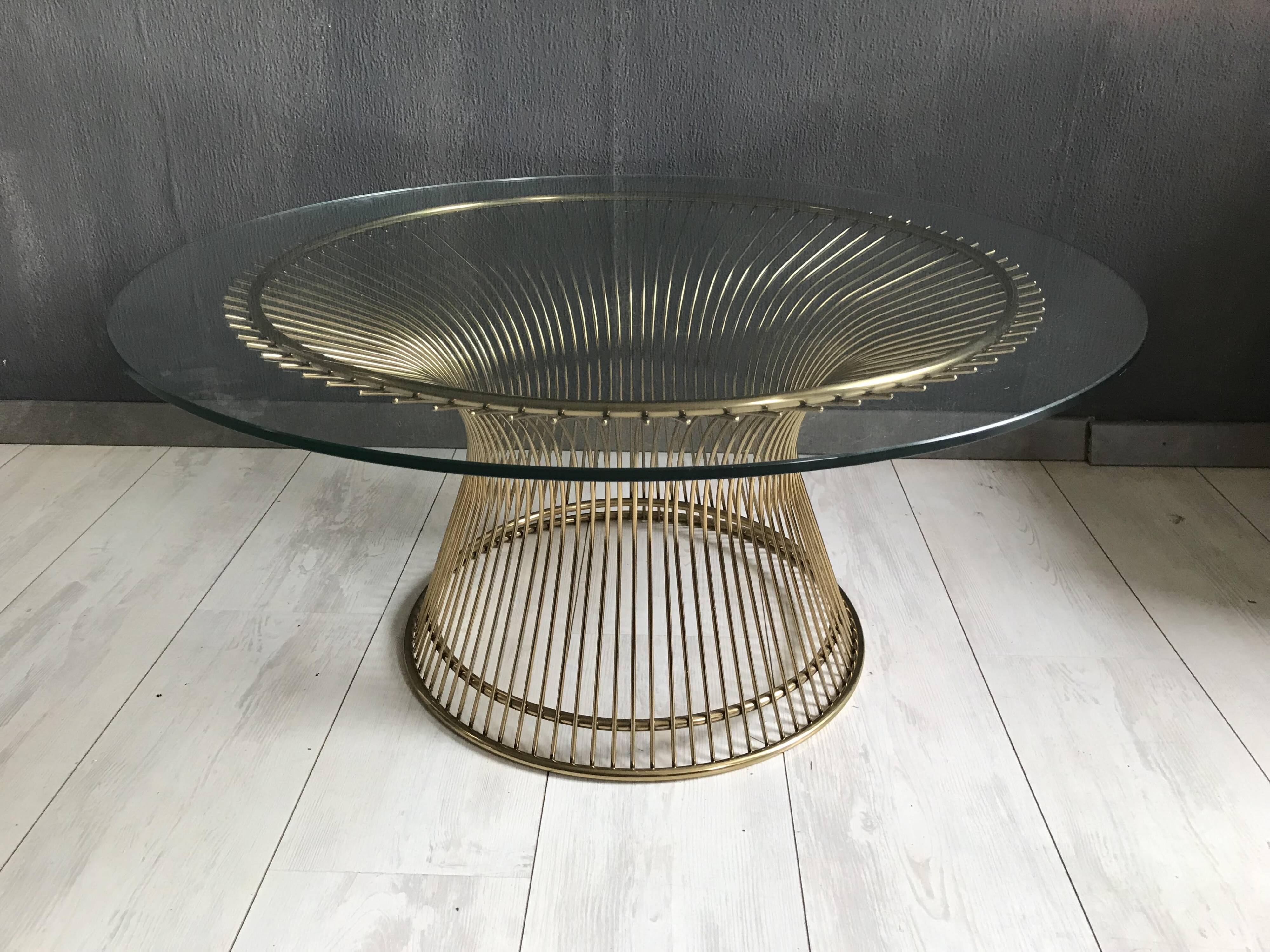 Table basse design en verre et métal doré (80cm)