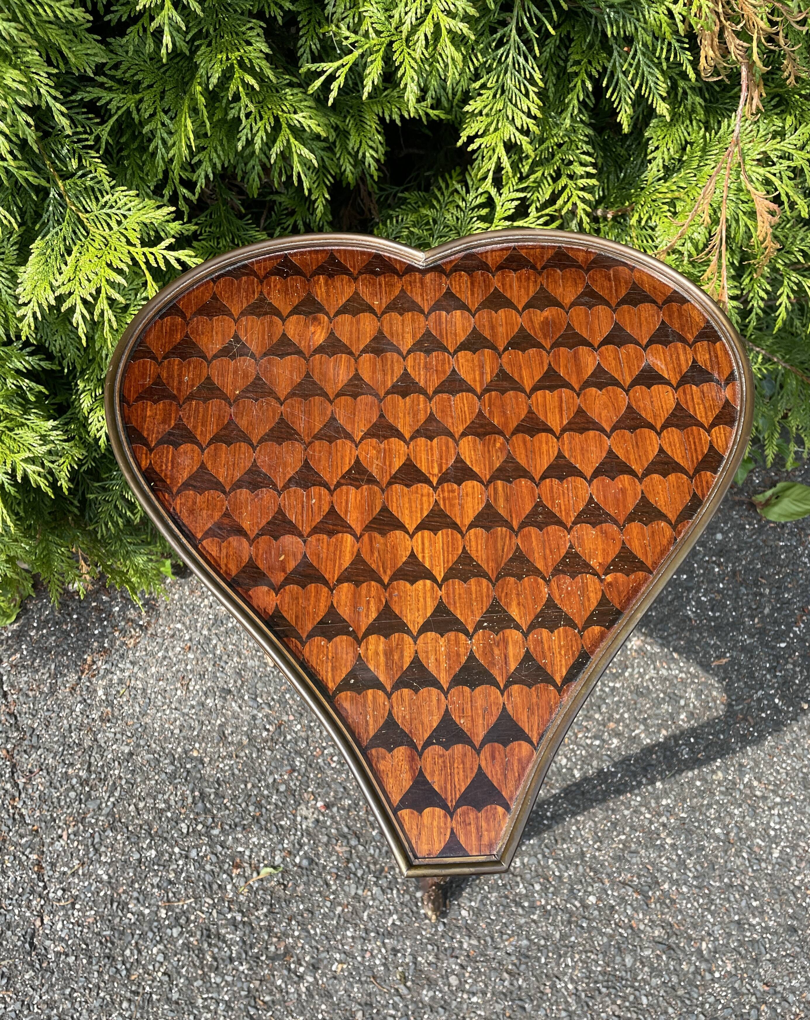 Small table or bedside table in the shape of a heart in marquetry. Style Louis XV