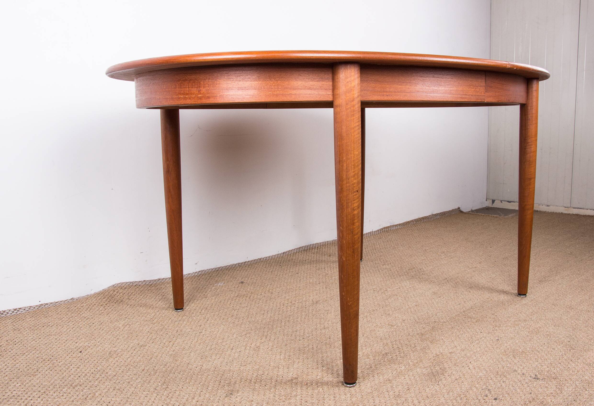 Danish oval teak dining table by Gudme Mobelfabrik 1960.