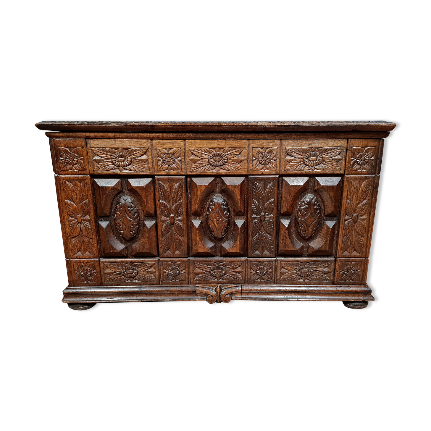 Renaissance gothic style chest in solid oak around 1880