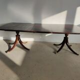 English dining room table in mahogany veneer late nineteenth with two extensions (from 1m80 to 2m80)