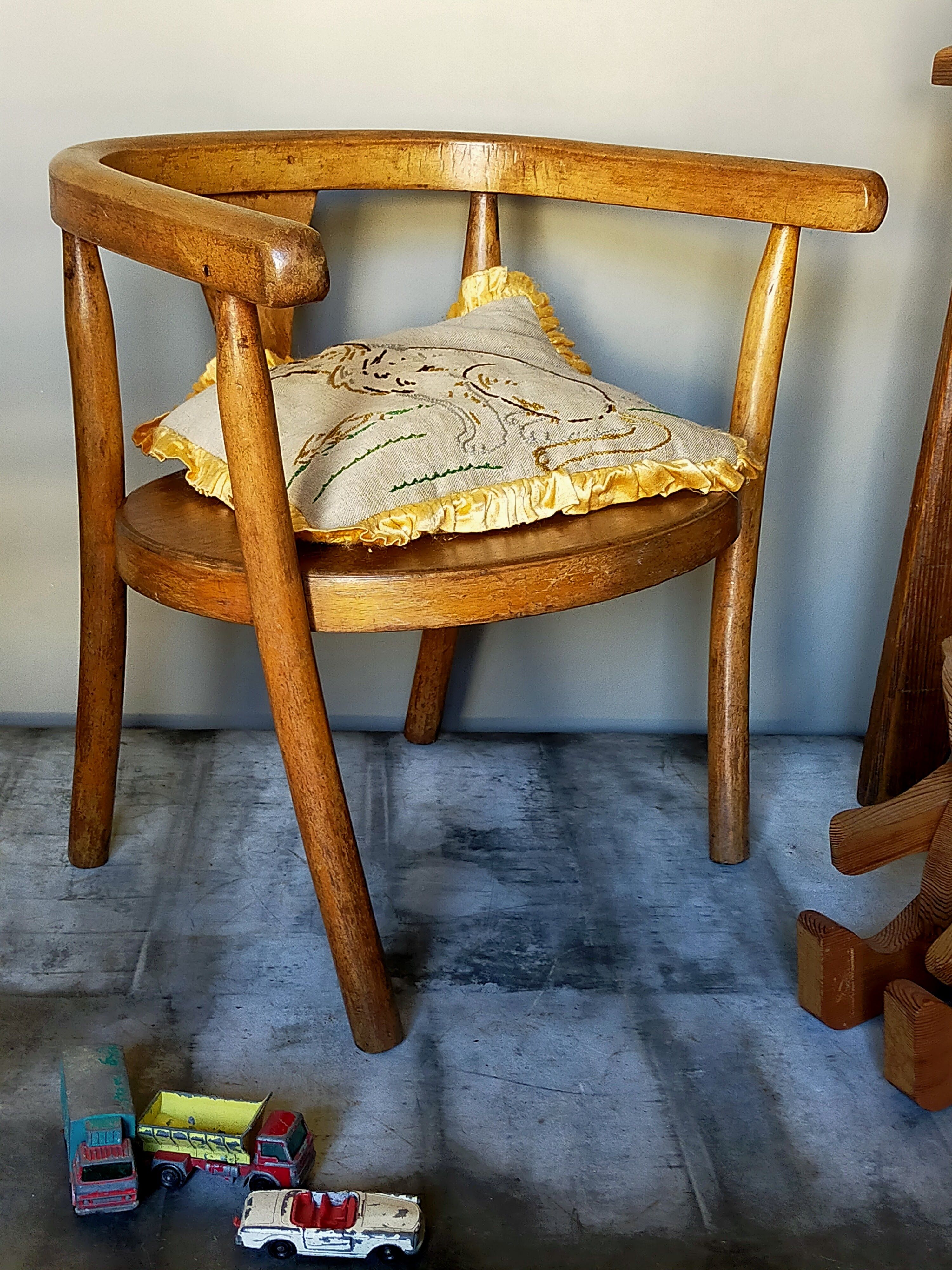 Children's chair in curved wood early 20th century