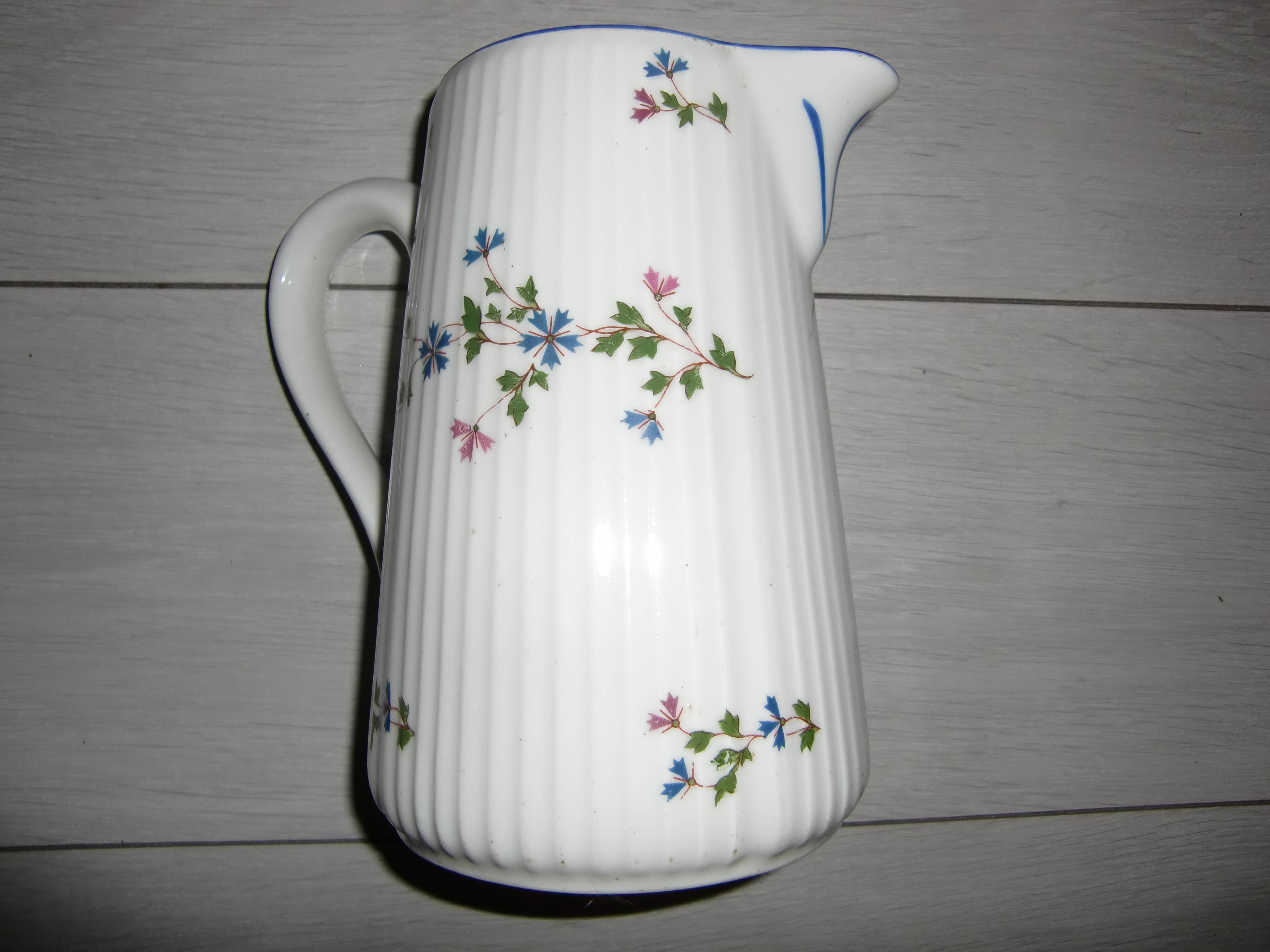 Vintage 1.5L water carafe