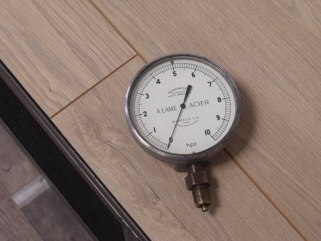 Custom-made industrial TV unit – Micheli Design