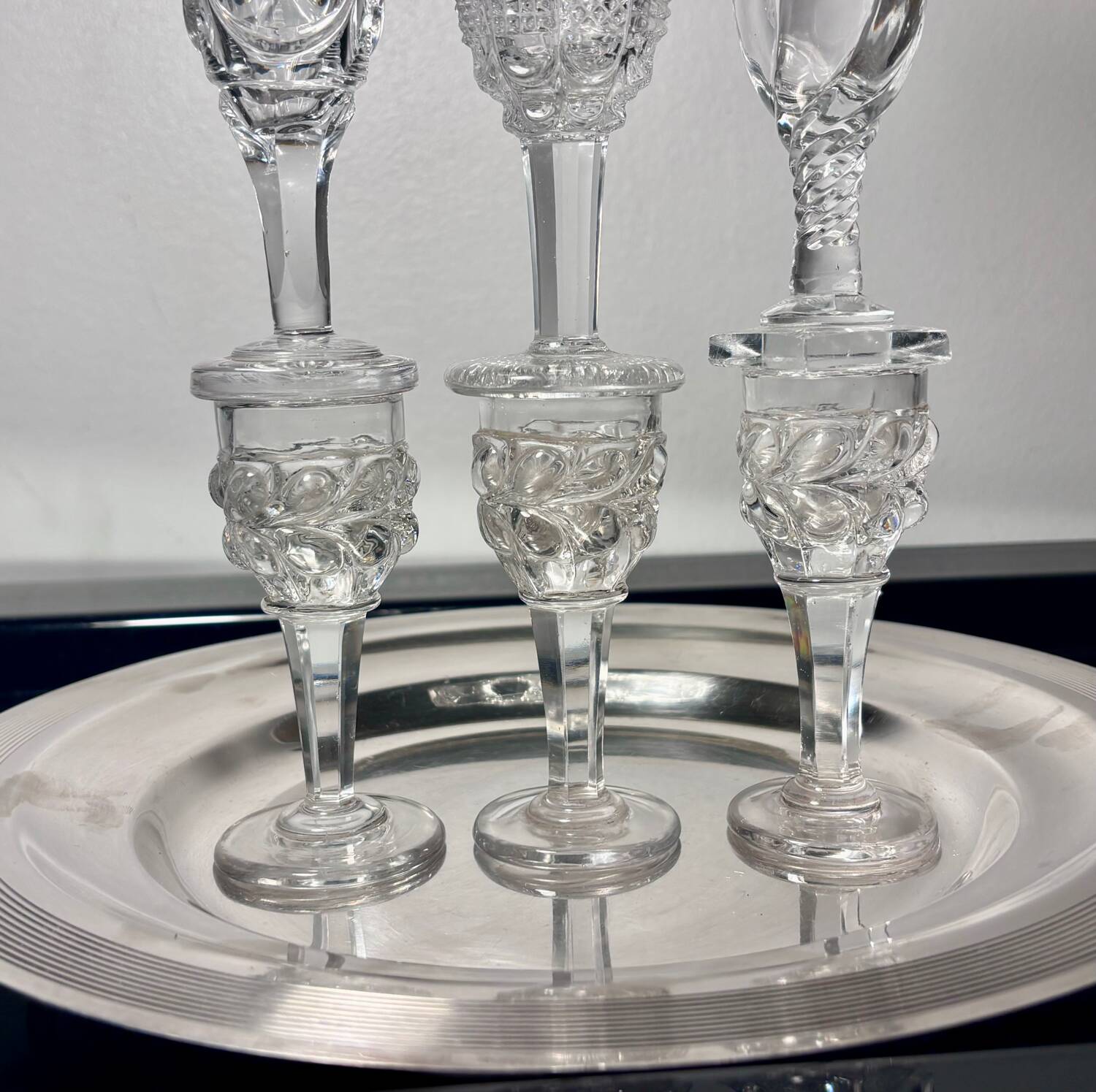 Cabaret set Baccarat 8 glasses and silver plated tray