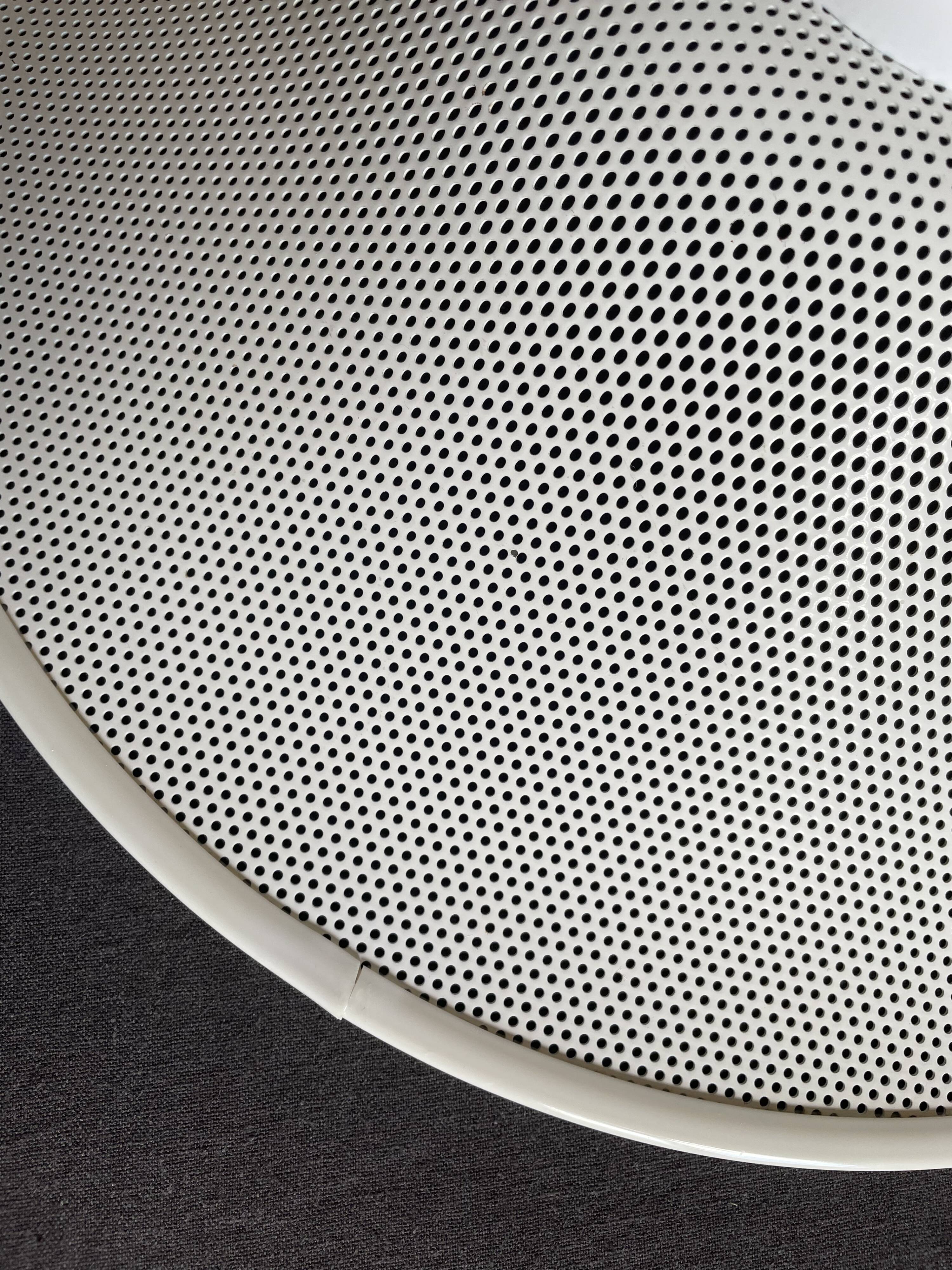 Suspension of the 80s in perforated white metal