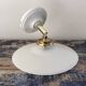 Applique murale vintage en opaline blanche
