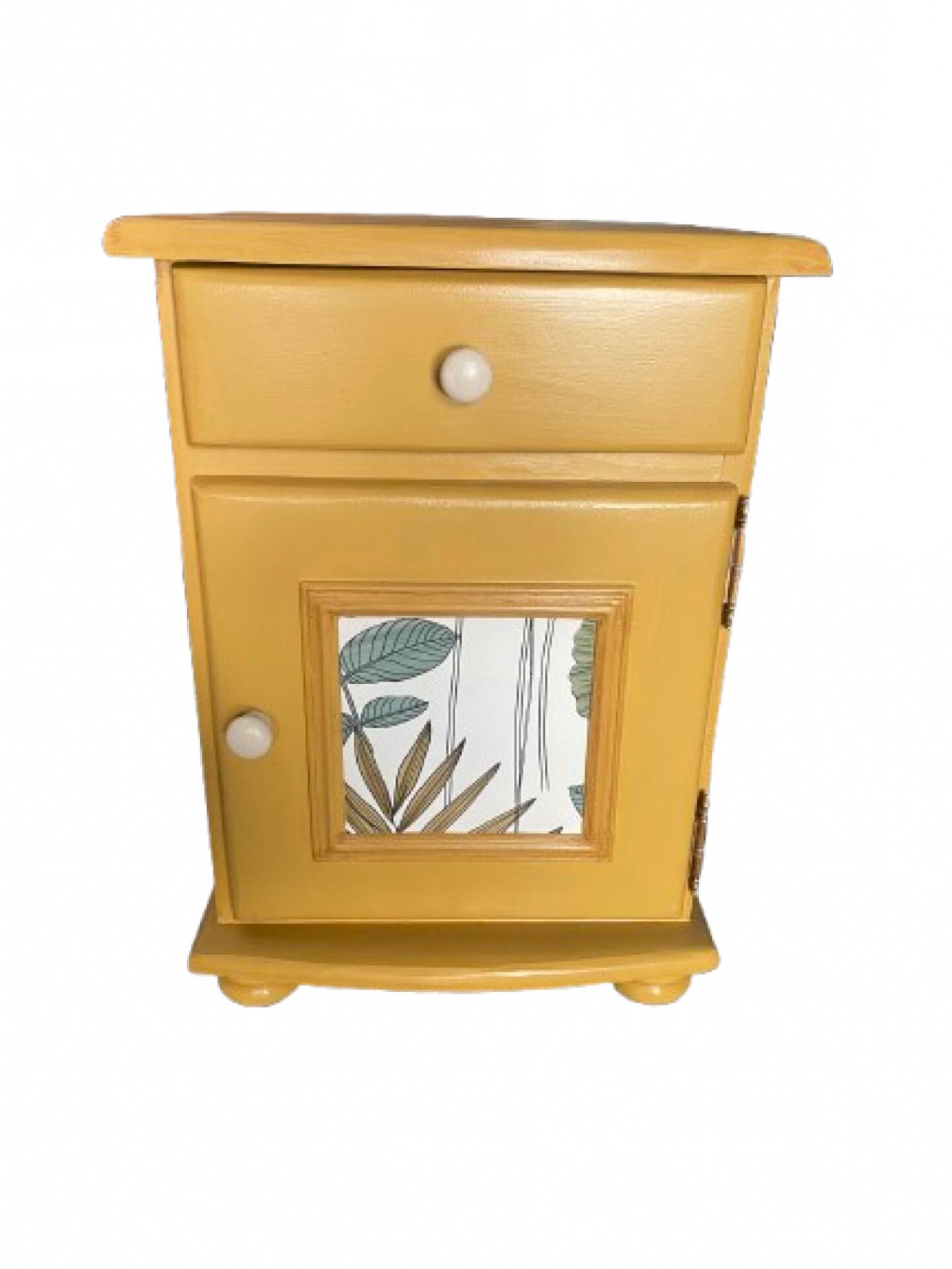 Chevet vintage relooké - jaune ocre et motif végétal