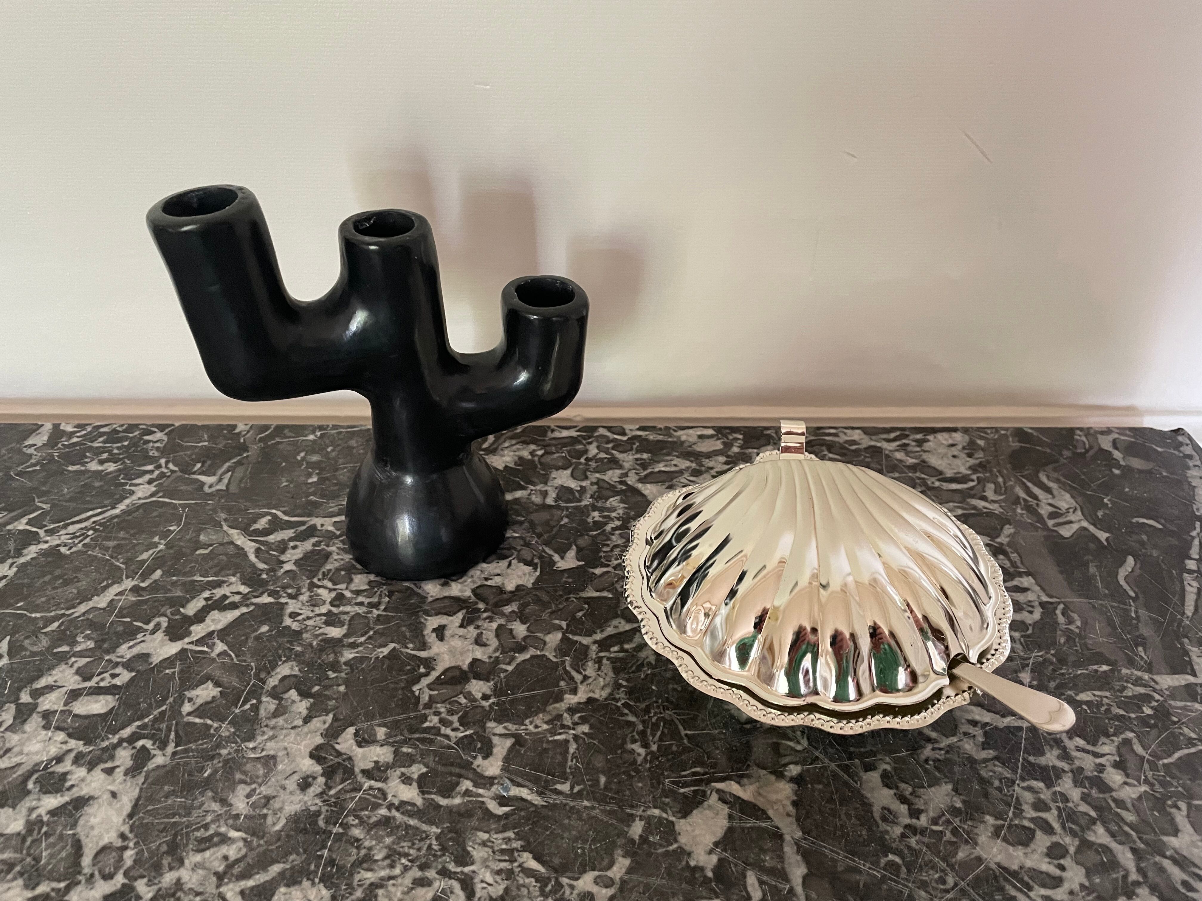 Shell-shaped metal butter dish